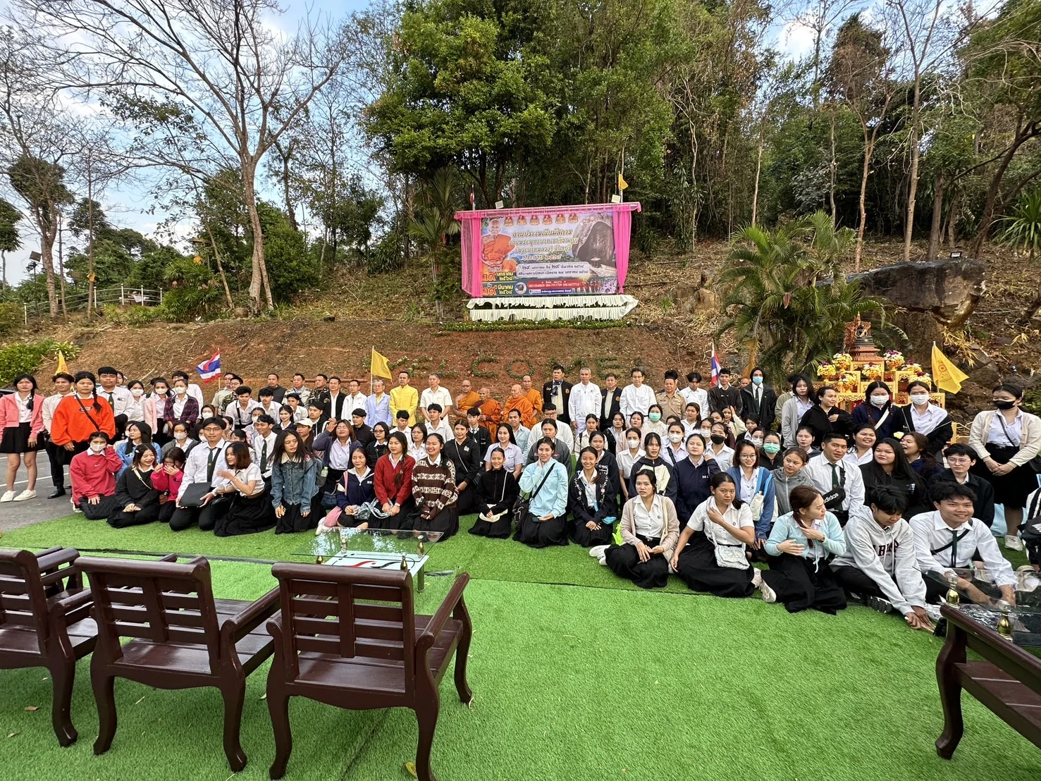ราชภัฏรำไพพรรณีนำนักศึกษาร่วมพิธีบวงสรวงปิดป่า สืบสานประเพณีนมัสการรอยพระพุทธบาทเขาคิชฌกูฎ ปี 68