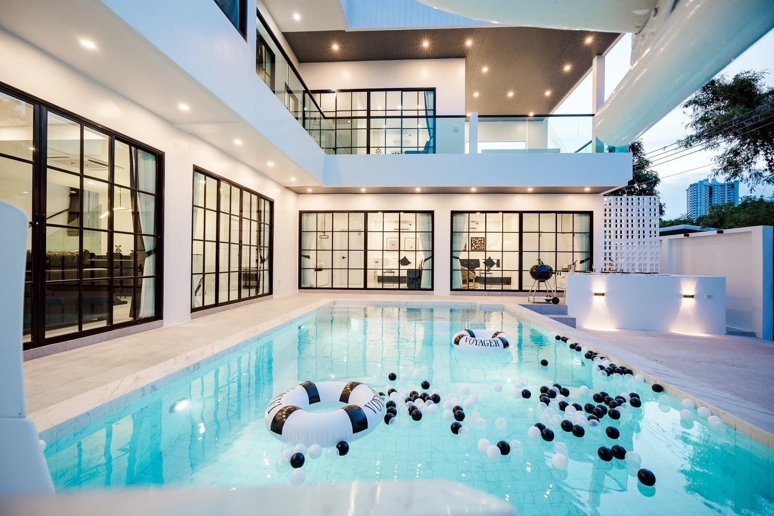 แนะนำ Pool Villa พัทยา พร้อม 5 กิจกรรมปาร์ตี้ยามเย็นกับกลุ่มเพื่อน