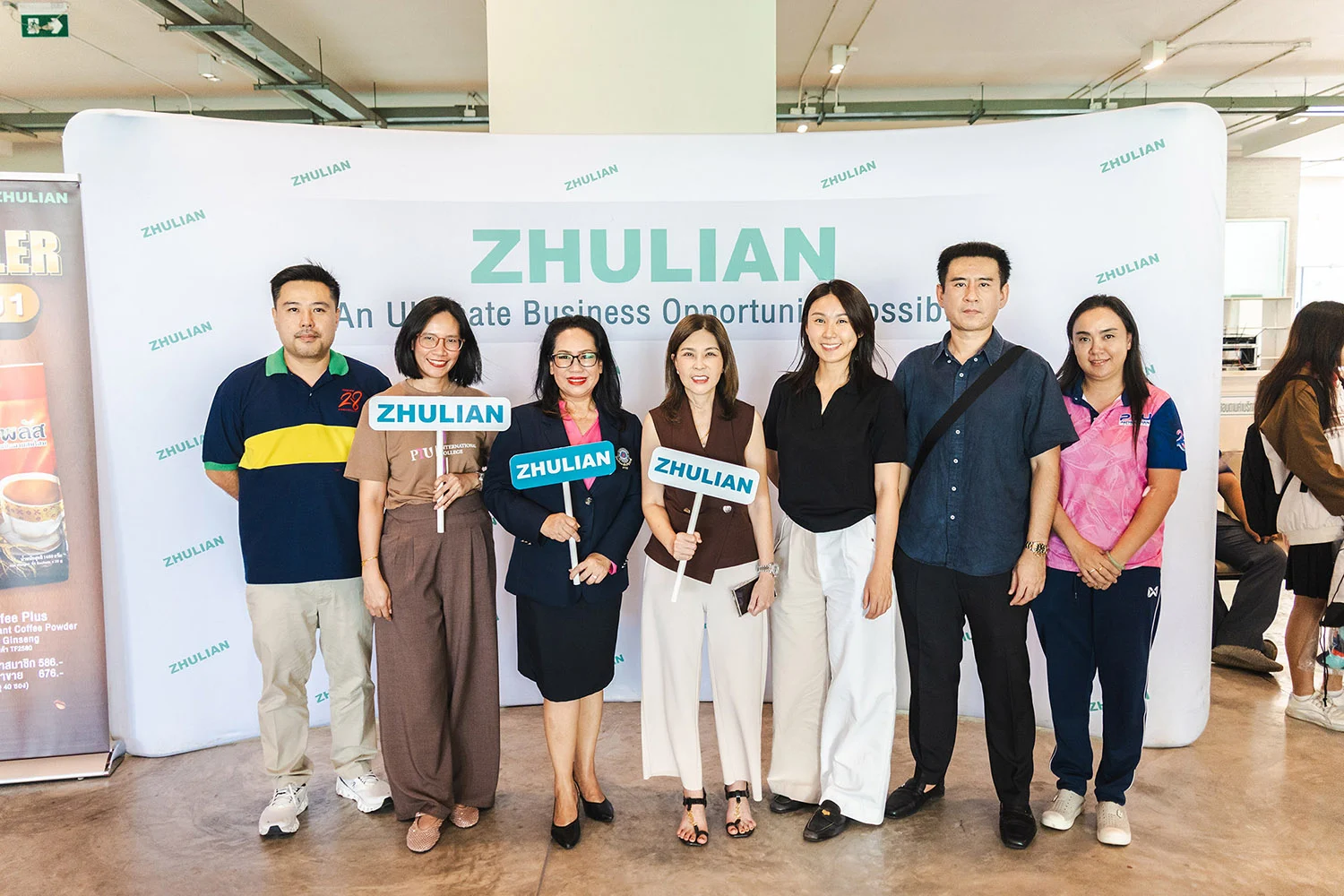 ซูเลียน ผนึกกำลัง ม.ปทุมธานี จุดไฟ 'อนาคตที่ดีกว่า' มากกว่าธุรกิจ สานต่อพันธกิจเพื่อสังคม ปลอดควัน ปลอดทุจริต ก้าวสู่ความสำเร็จไปด้วยกัน