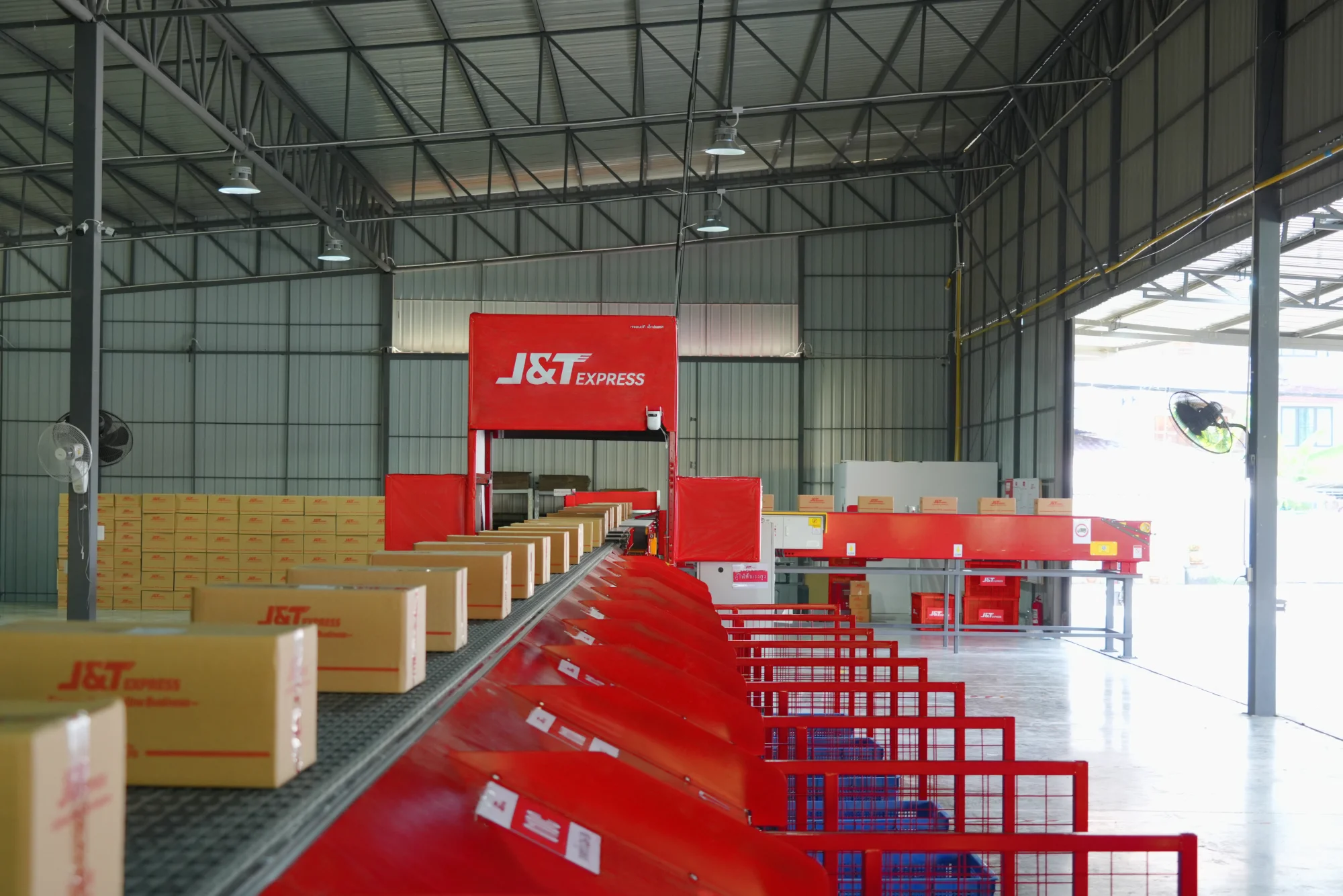 เจแอนด์ที เอ็กซ์เพรส เปิดตัวระบบคัดแยกอัตโนมัติแห่งแรกในไทย ที่ Drop-Point ขับเคลื่อนศักยภาพ Smart Logistics