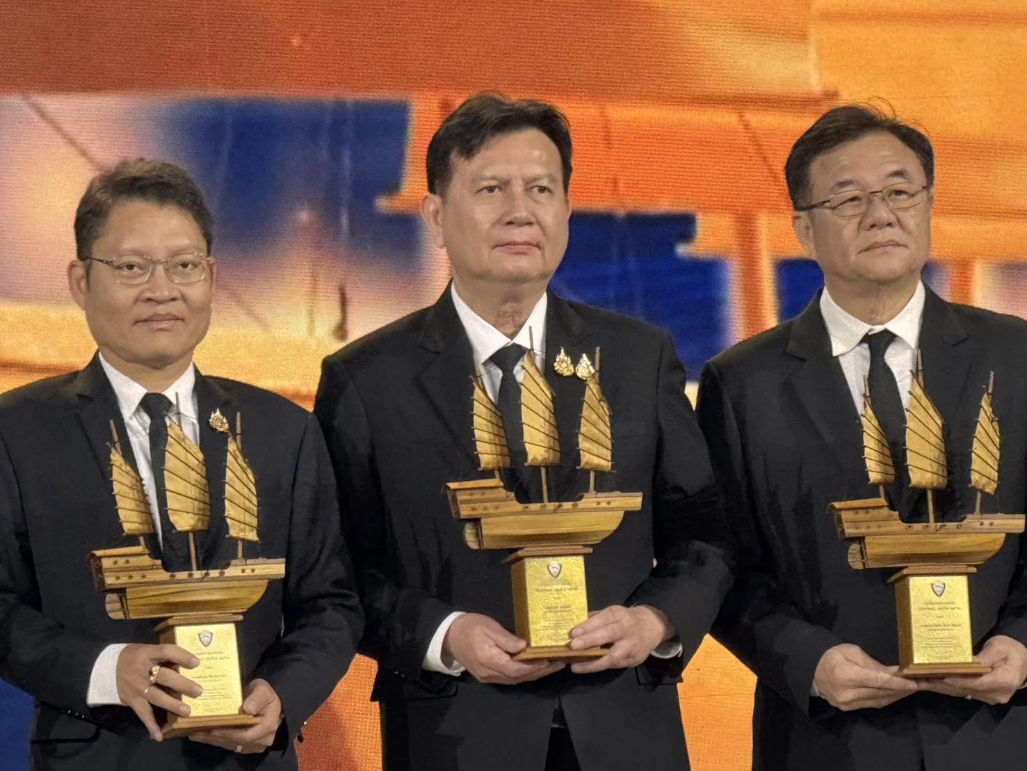 ผู้ว่าฯกำแพงเพชร คว้ารางวัล สำเภาทอง 3 ปีซ้อน