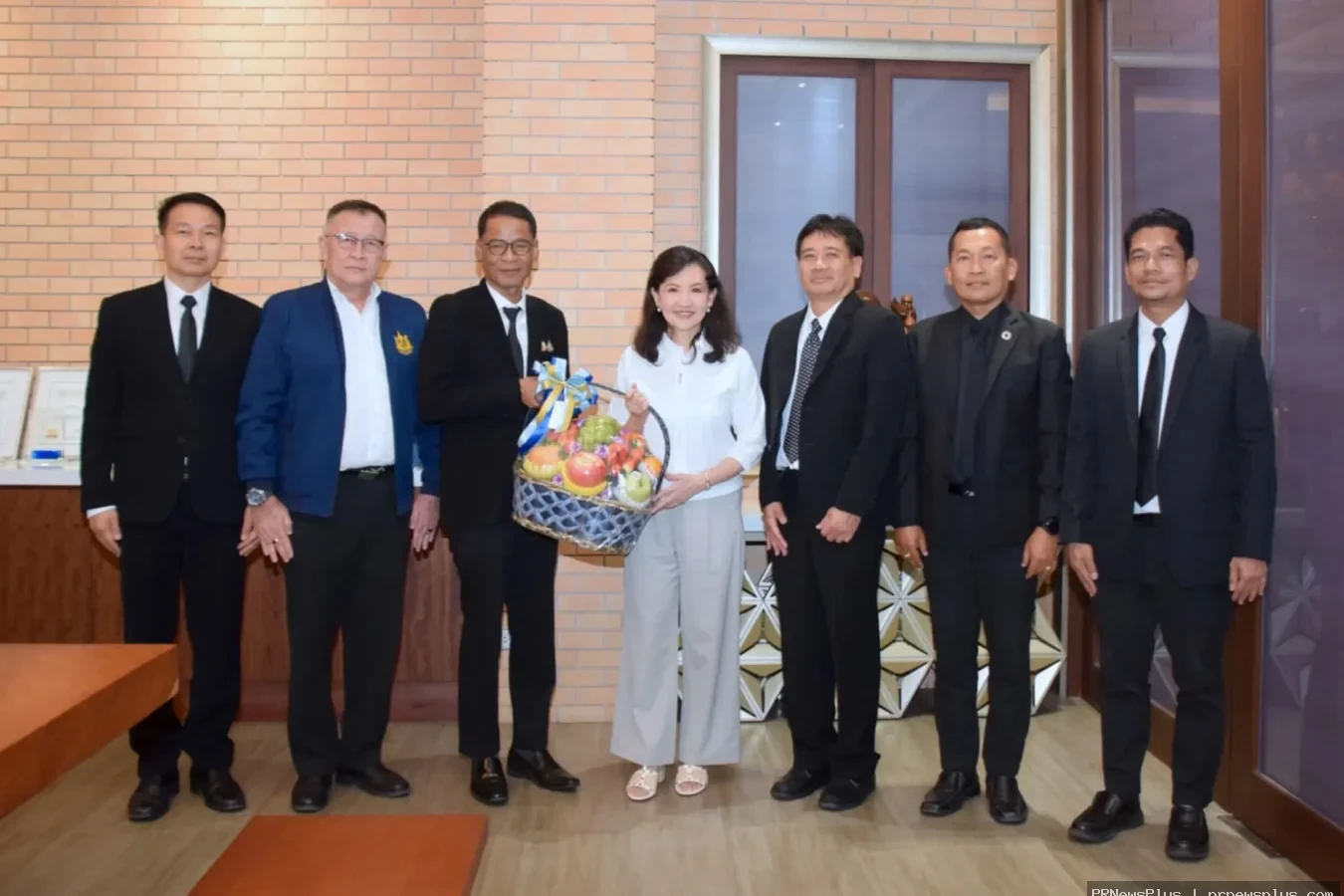 อ.อ.ป. เข้าพบ ‘พญ.นลินี ไพบูลย์’ ในฐานะผู้ให้การสนับสนุนทุนทรัพย์เพื่อการดูแลช้างไทย