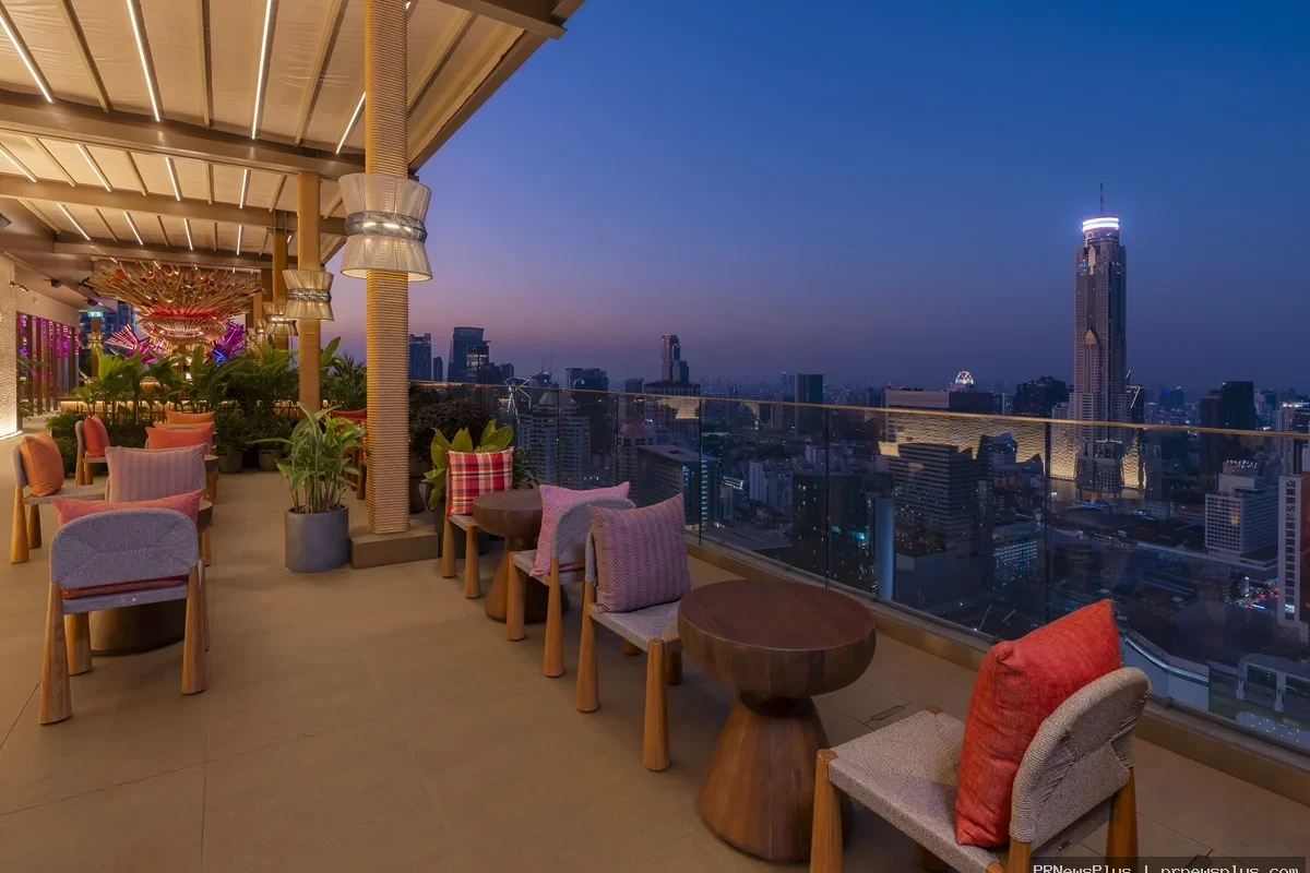 ม็อกซี่ แบงคอก ราชประสงค์ เติมจังหวะเมืองด้วยแพ็กเกจจัดงานอีเวนต์ที่ สาโท ซัง รูฟท็อป บาร์