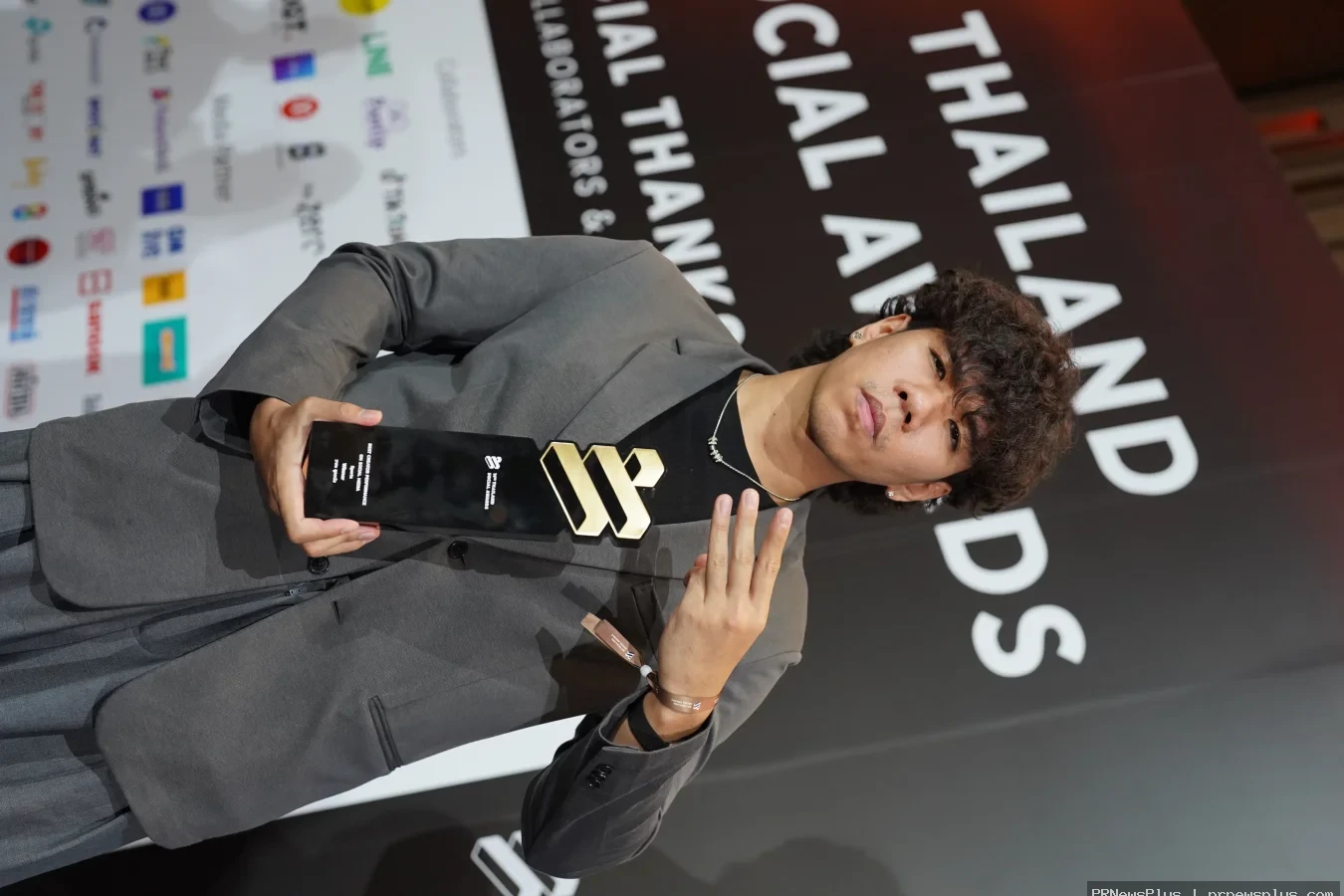 OSx Network ตัวตึงของจริง! กวาด 7 รางวัลบนเวที Thailand Social Awards  ปังทุกสายคอนเทนต์