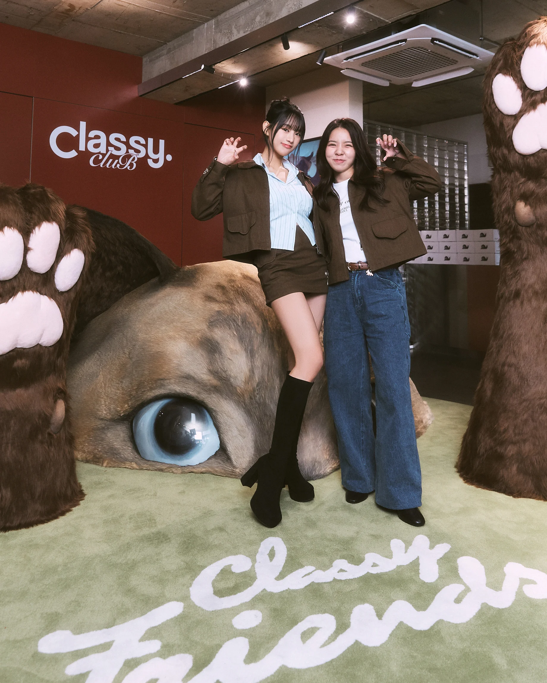 Classy Club เปิดตัวแฟล็กชิปสโตร์แห่งแรกในโซล เผยโฉมคอลเลกชัน “FRIENDS FURREAL” ร่วมกับ Natty จาก KISS OF LIFE ถ่ายทอดเอกลักษณ์ของแบรนด์สู่เวทีระดับสากล