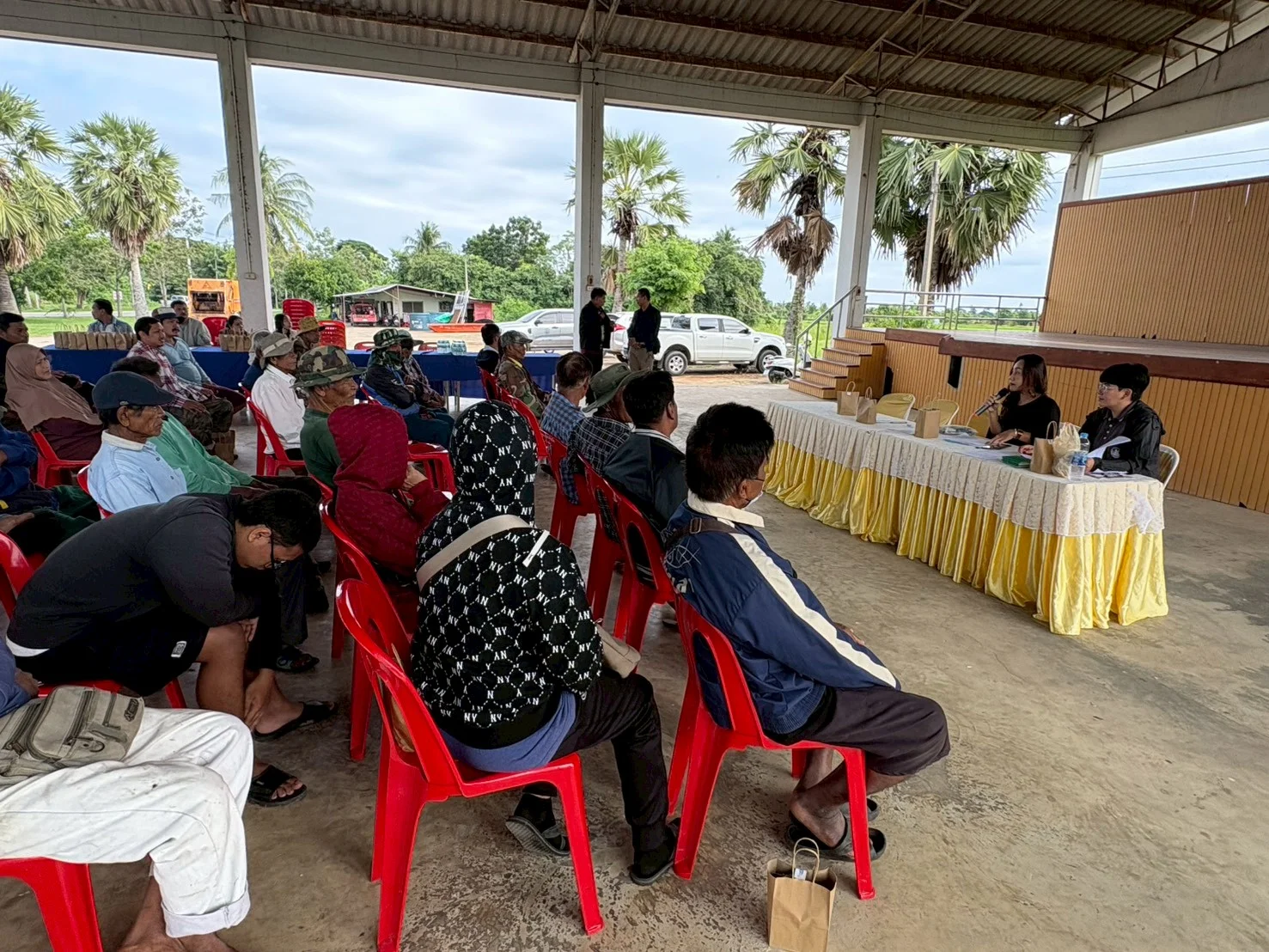 สำนักงานเกษตรอำเภอบ้านแหลม จัดเวทีประชาคมเกษตรกรผู้ปลูกข้าวนาปี ปีการผลิต 2568/69